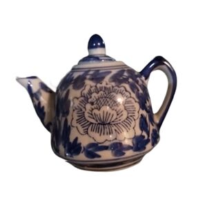 Miniature Vintage 1960 Zhong Gho Zhi Zao  Blue & White Chinese Tea Pot